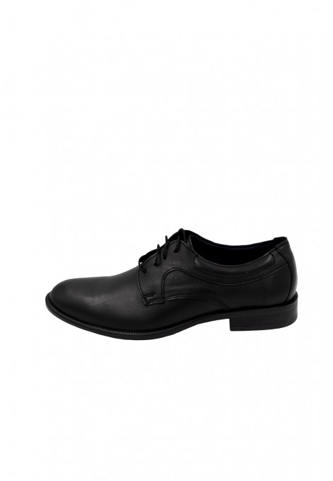 Man’s black shoes