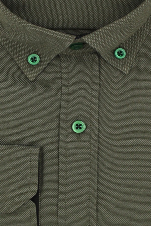 La pupa λαδί πουκάμισο με σχέδιο ύφανσης και τσεπάκι