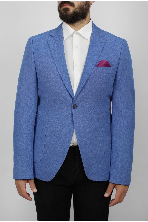 Sky blue man’s blazer with detailed pockets 