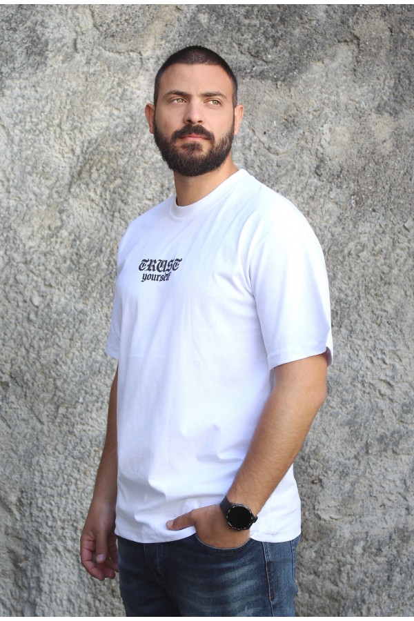 Ανδρική λευκή μπλούζα oversized