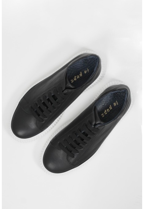 Man’s leather sneakers in black