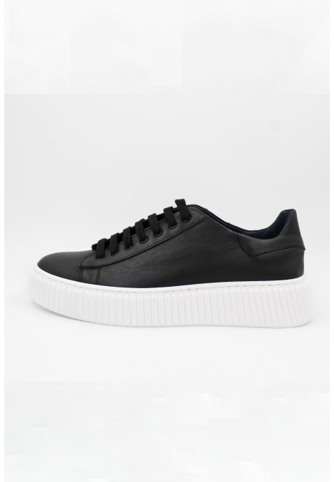 Man’s leather sneakers in black