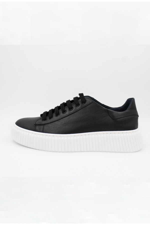 Man’s leather sneakers in black Man’s leather sneakers in black