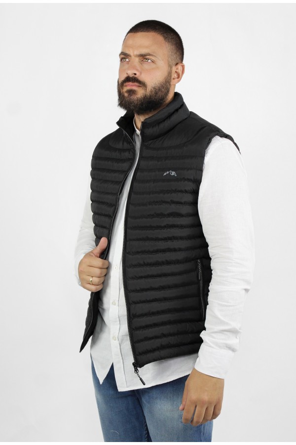 Man's sleeveless black Jacket