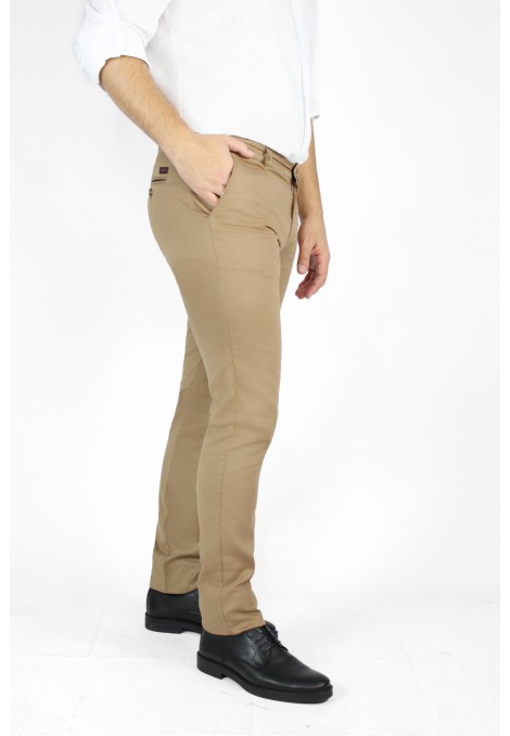 Ανδρικό καφέ παντελόνι τύπου τσίνο slim fit
