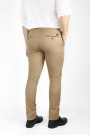 Ανδρικό καφέ παντελόνι τύπου τσίνο slim fit