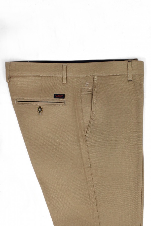 Ανδρικό καφέ παντελόνι τύπου τσίνο slim fit