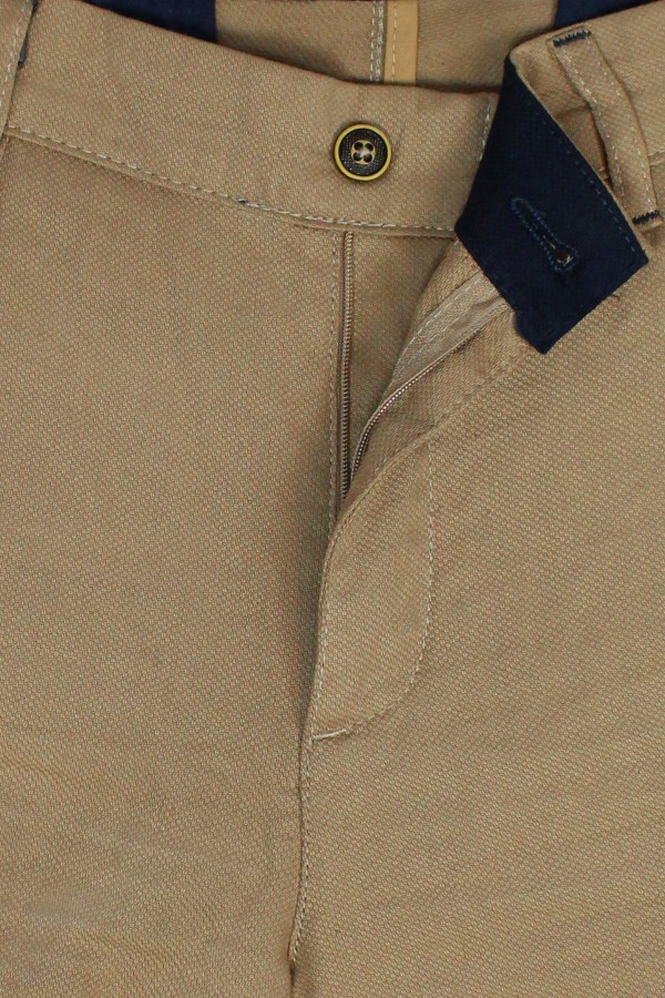 Ανδρικό καφέ παντελόνι τύπου τσίνο slim fit