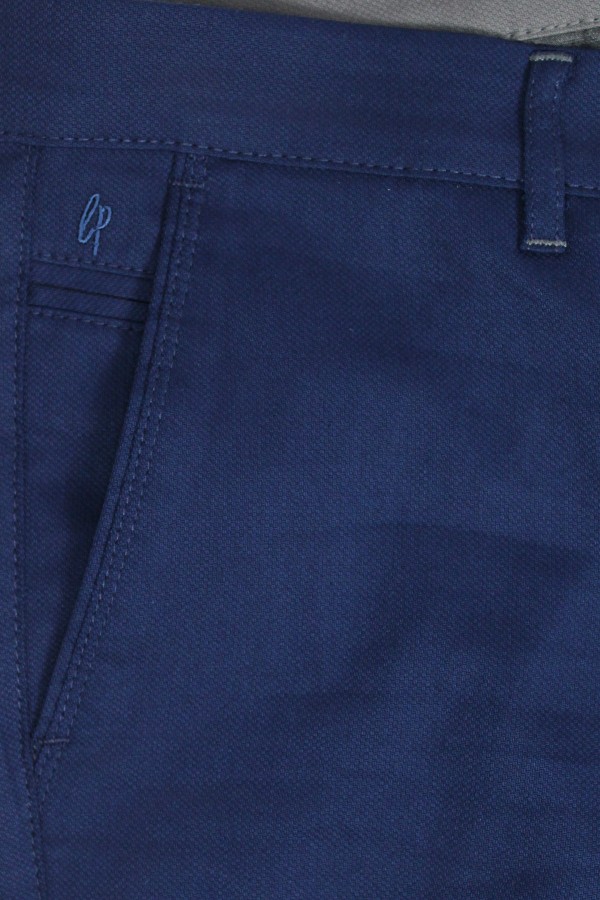 Ανδρικό μπλε παντελόνι τύπου τσίνο slim fit