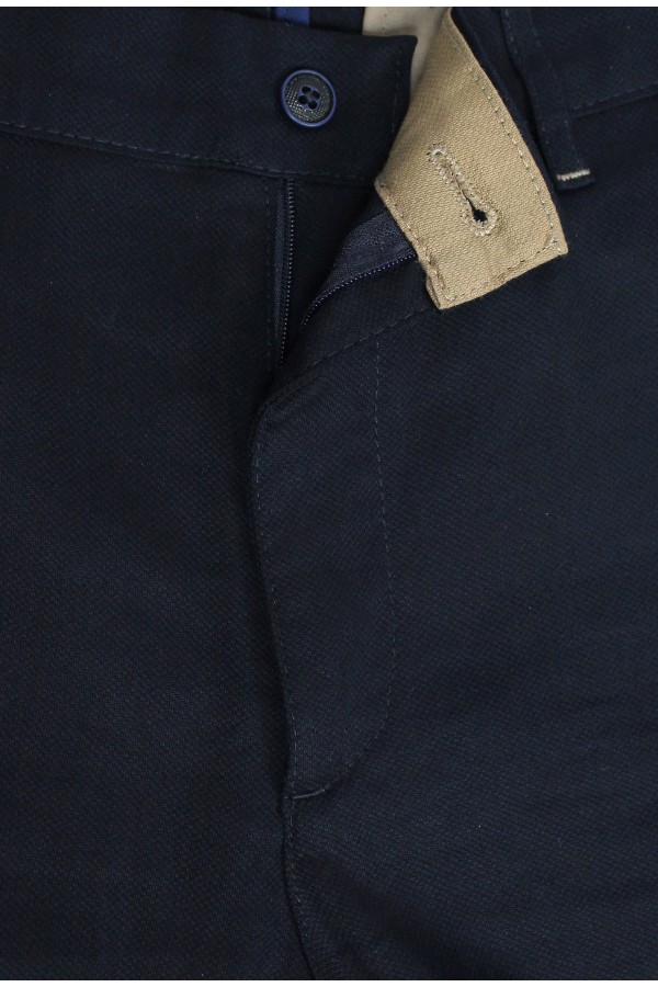 Ανδρικό σκούρο μπλε παντελόνι τύπου τσίνο slim fit