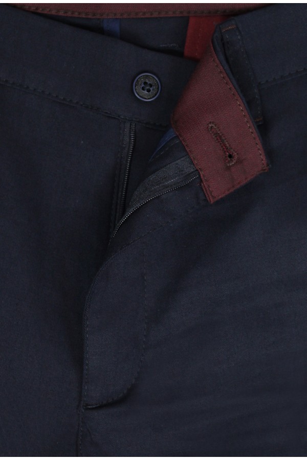 Ανδρικό σκούρο μπλε παντελόνι τύπου τσίνο slim fit 