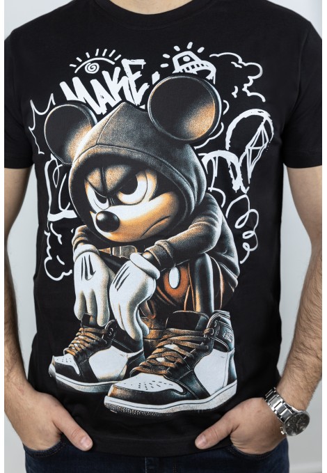 Μαύρη Μπλούζα