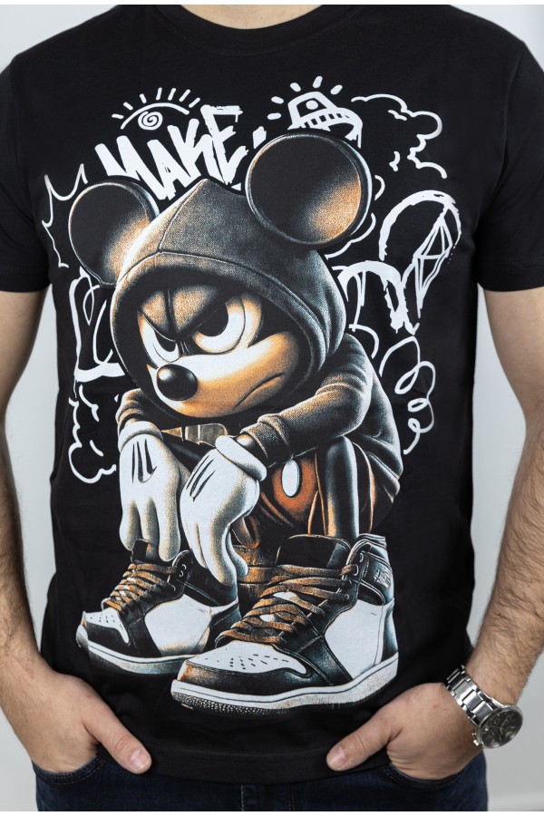 Μαύρη Μπλούζα