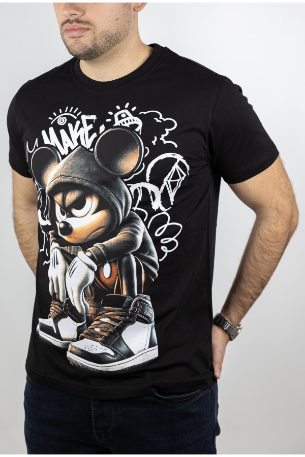 Μαύρη Μπλούζα