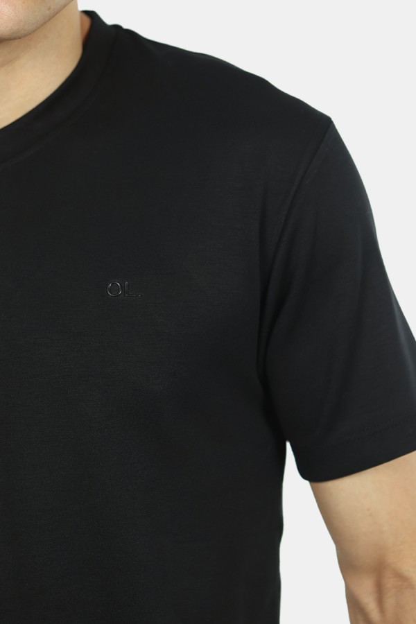 Black T-shirt
