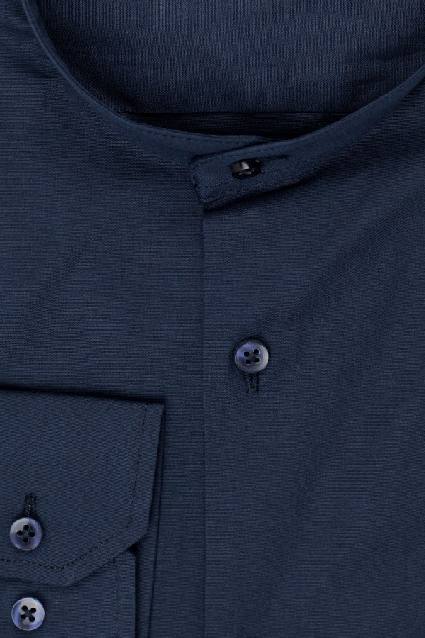 Man's dark blue shirt mao
