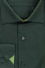La pupa σκούρο πράσινο πουκάμισο