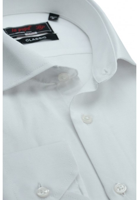 La pupa λευκό πουκάμισο με σχέδιο ύφανσης