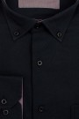 La pupa μαύρο πουκάμισο με σχέδιο ύφανσης
